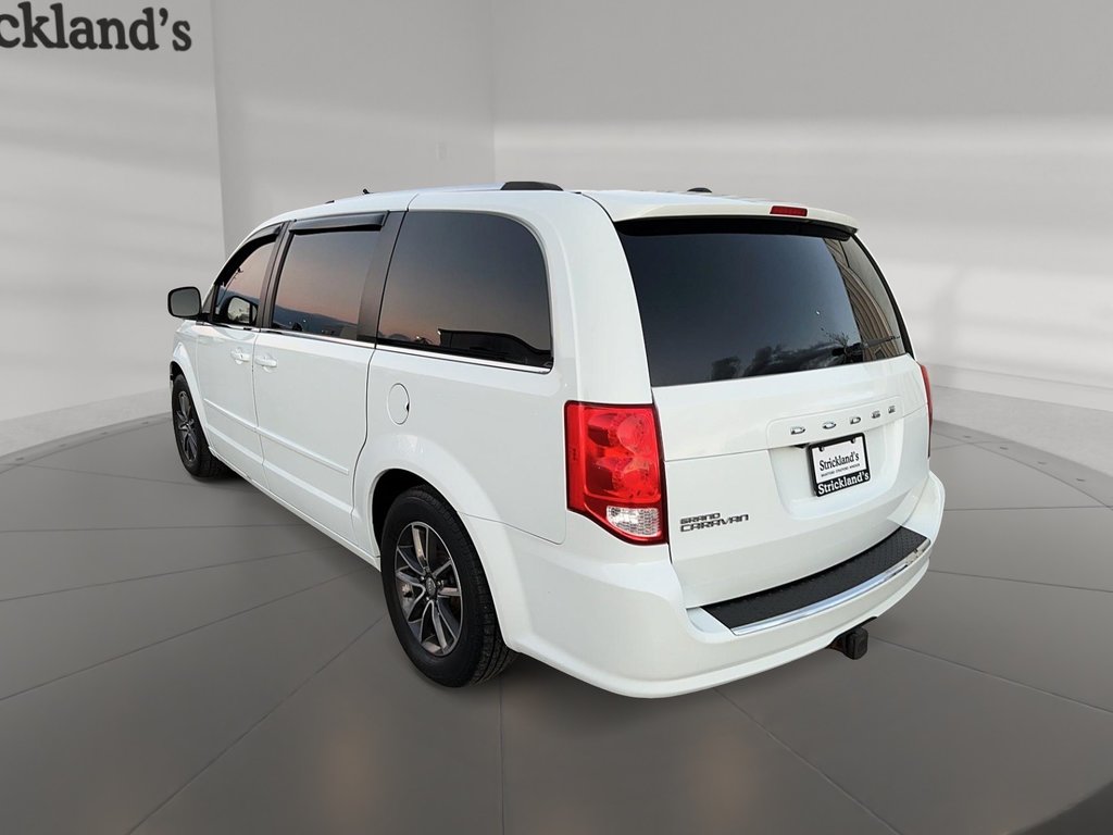 2017 Dodge Grand Caravan CVP / SXT in Stratford, Ontario - 4 - w1024h768px