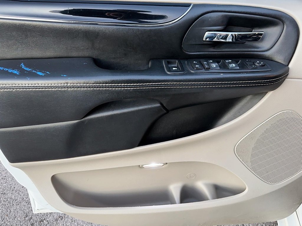 2017 Dodge Grand Caravan CVP / SXT in Stratford, Ontario - 10 - w1024h768px