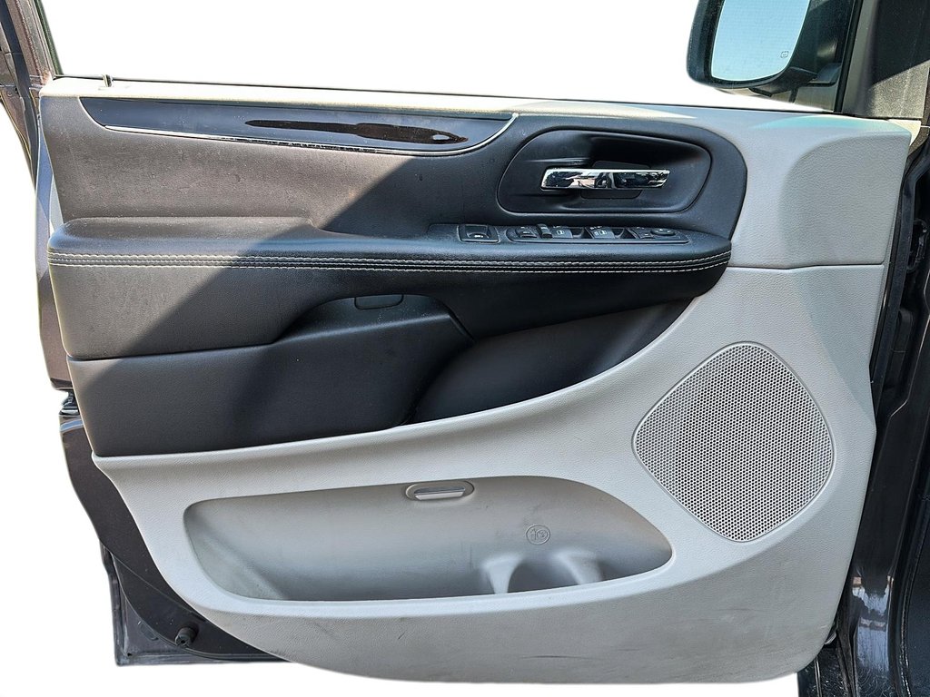 2017 Dodge Grand Caravan CVP / SXT in Stratford, Ontario - 10 - w1024h768px