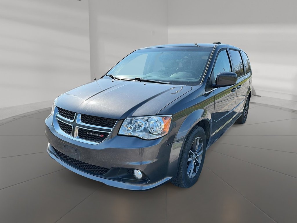 2017 Dodge Grand Caravan CVP / SXT in Stratford, Ontario - 1 - w1024h768px