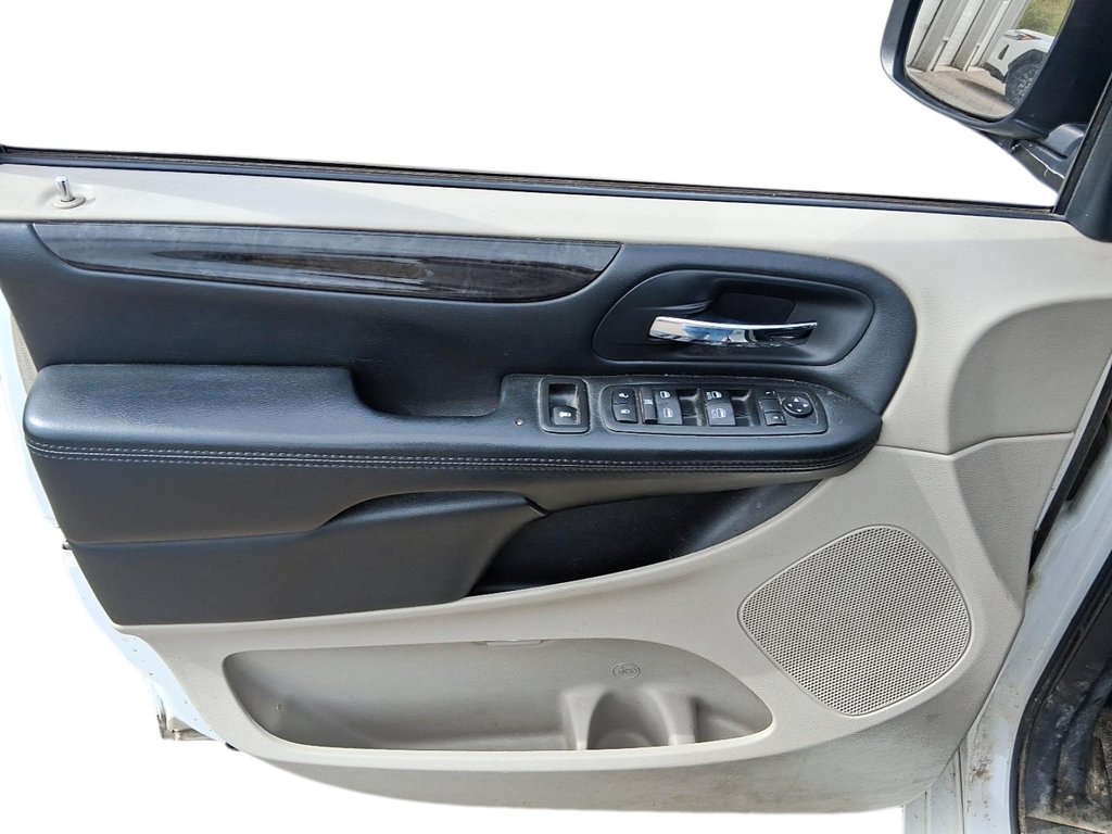 2017 Dodge Grand Caravan CVP / SXT in Stratford, Ontario - 11 - w1024h768px