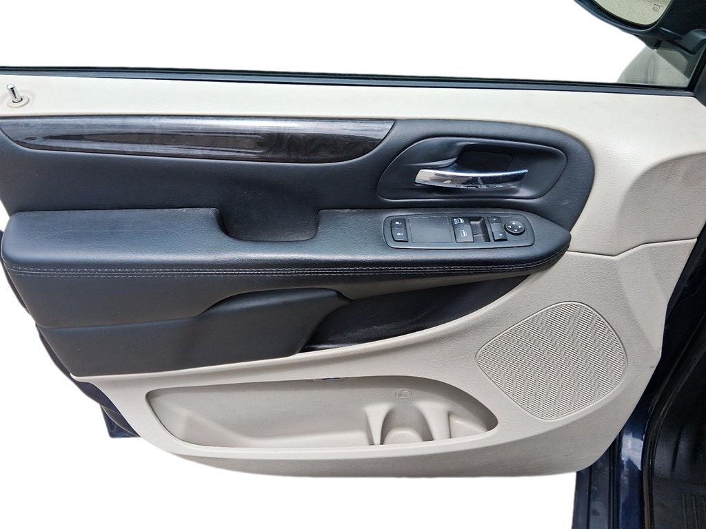 2017 Dodge Grand Caravan CVP / SXT in Stratford, Ontario - 12 - w1024h768px