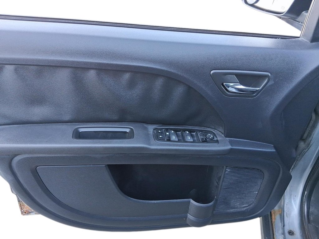 2010 Dodge Journey SXT 4D Utility FWD in Stratford, Ontario - 10 - w1024h768px