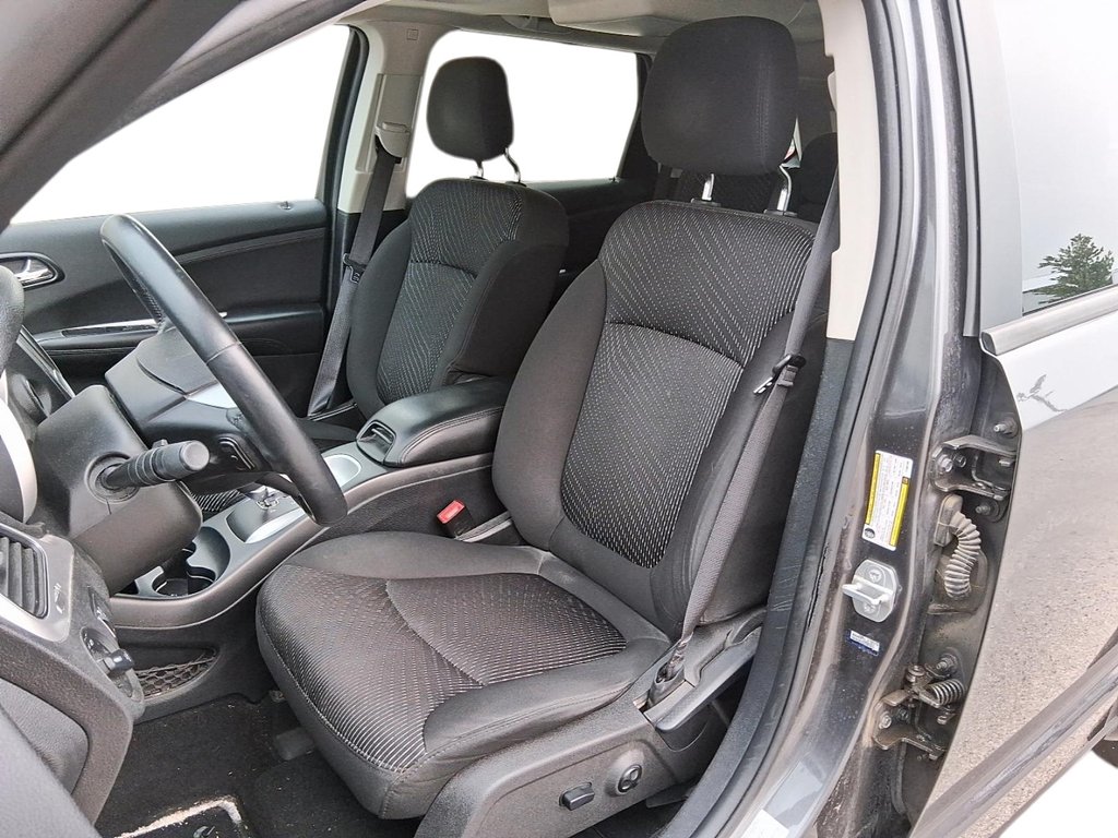 2015 Dodge Journey SXT / Limited in Stratford, Ontario - 8 - w1024h768px