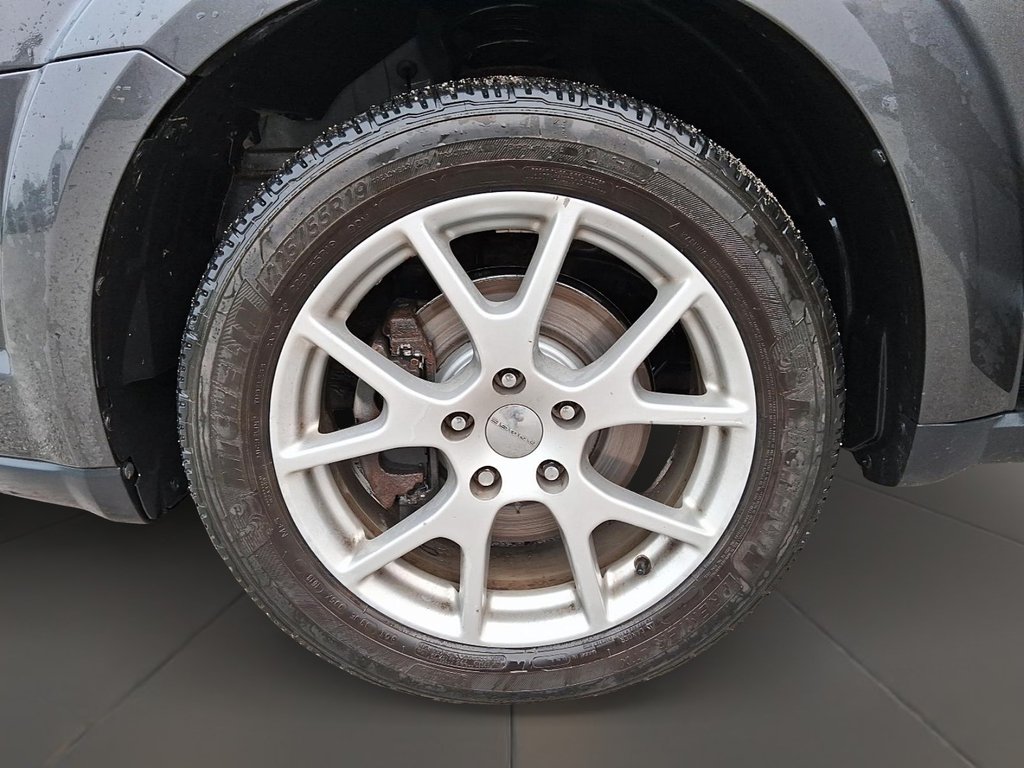 2015 Dodge Journey SXT / Limited in Stratford, Ontario - 7 - w1024h768px