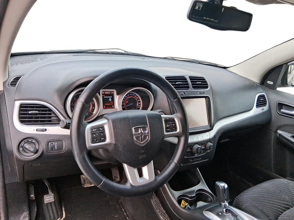 2015 Dodge Journey SXT / Limited in Stratford, Ontario - 11 - w1024h768px