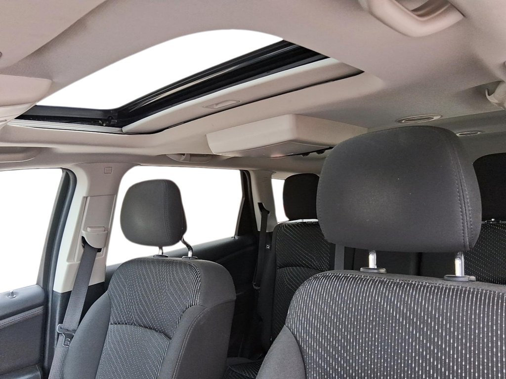 2015 Dodge Journey SXT / Limited in Stratford, Ontario - 19 - w1024h768px