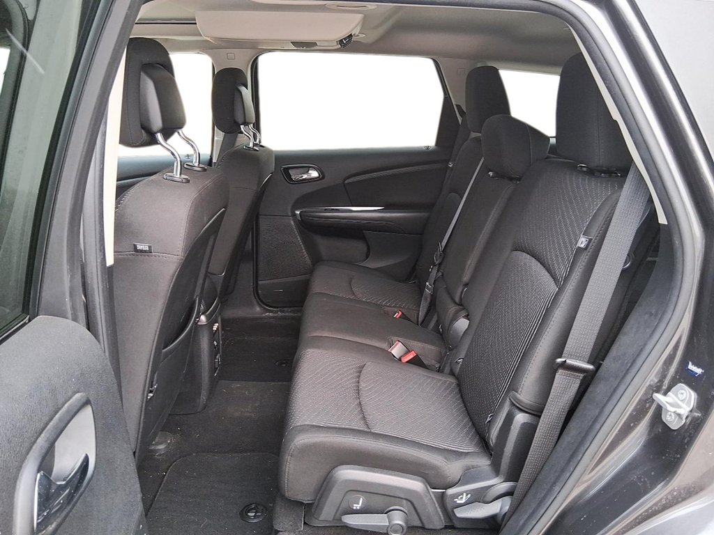 2015 Dodge Journey SXT / Limited in Stratford, Ontario - 9 - w1024h768px