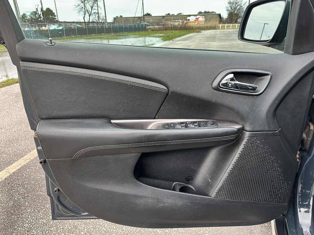 2017 Dodge Journey Crossroad in Stratford, Ontario - 10 - w1024h768px