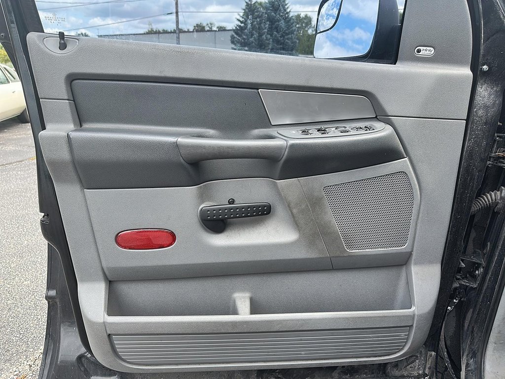 2008 Dodge Ram 1500 SXT Quad Cab 4WD in Stratford, Ontario - 10 - w1024h768px