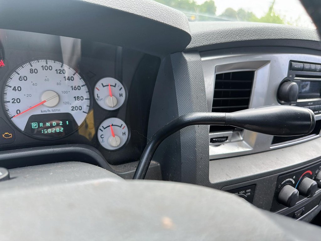 2008 Dodge Ram 1500 SXT Quad Cab 4WD in Stratford, Ontario - 14 - w1024h768px