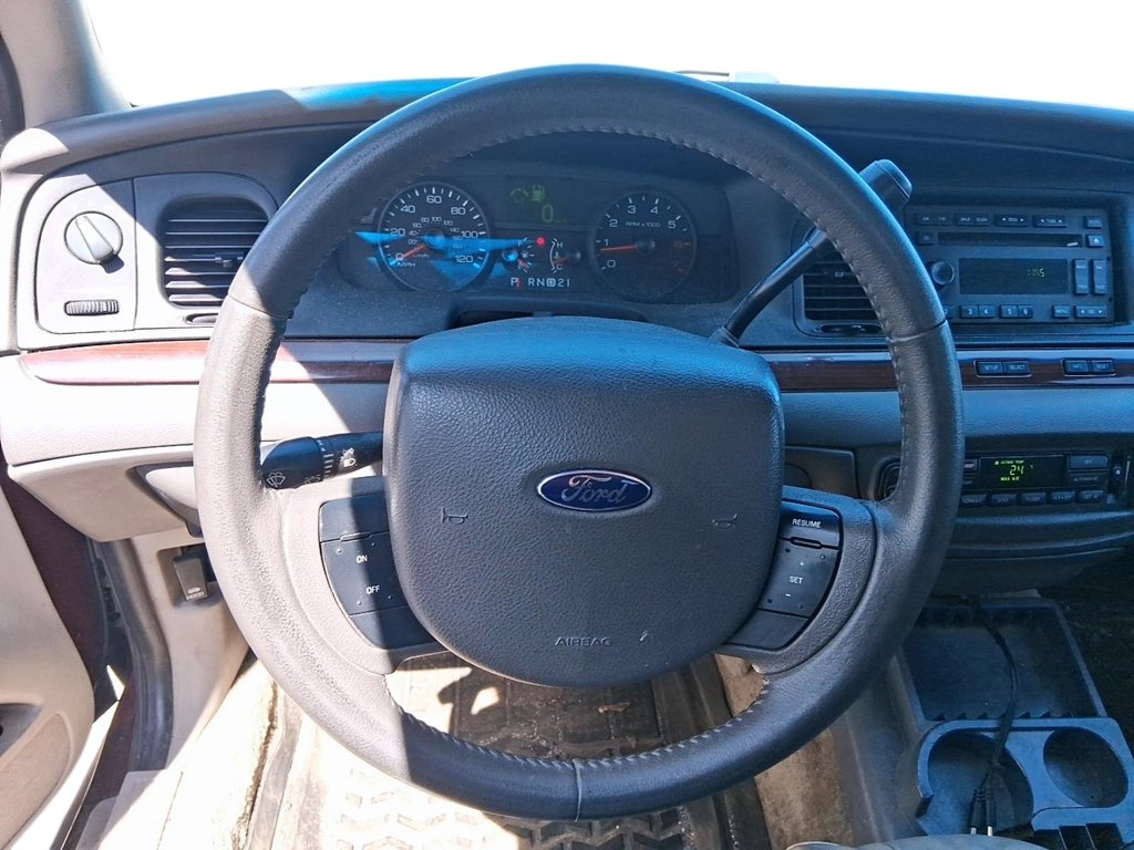 2011 Ford Crown Victoria Sedan in Stratford, Ontario - 11 - w1024h768px