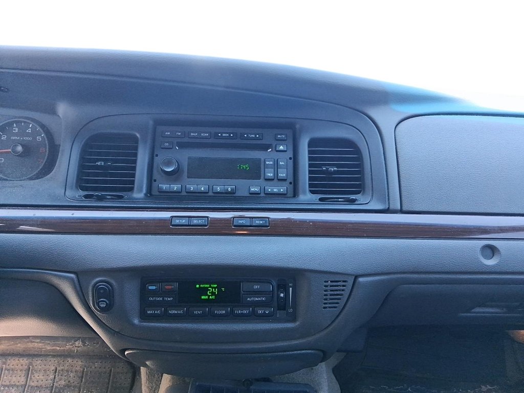 2011 Ford Crown Victoria Sedan in Stratford, Ontario - 14 - w1024h768px