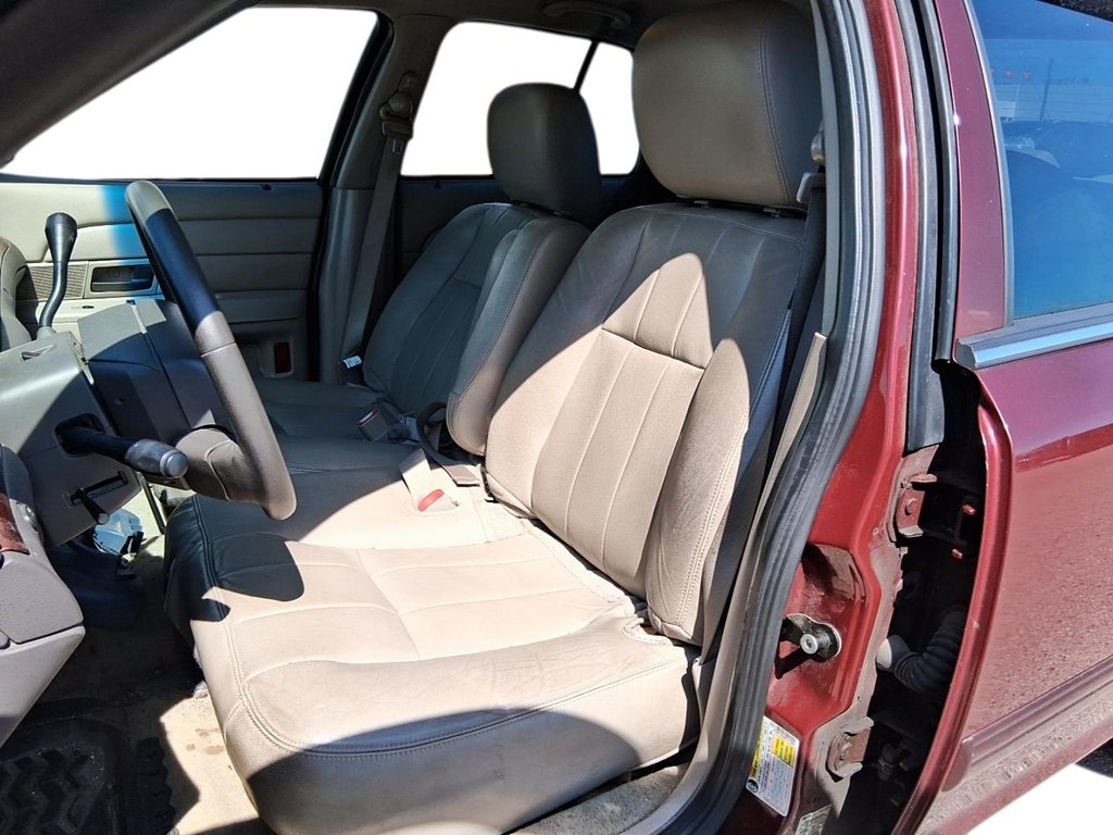 2011 Ford Crown Victoria Sedan in Stratford, Ontario - 8 - w1024h768px