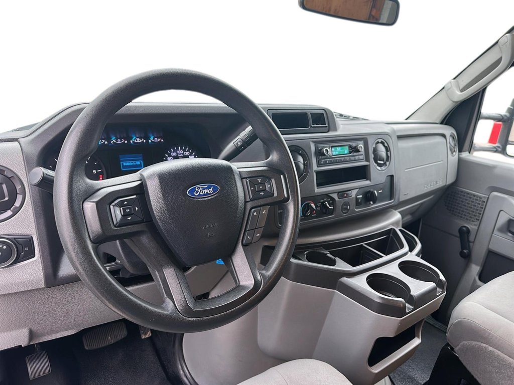 2022 Ford E-Series Cutaway E-450 DRW Super Duty CA 176WB in Stratford, Ontario - 9 - w1024h768px
