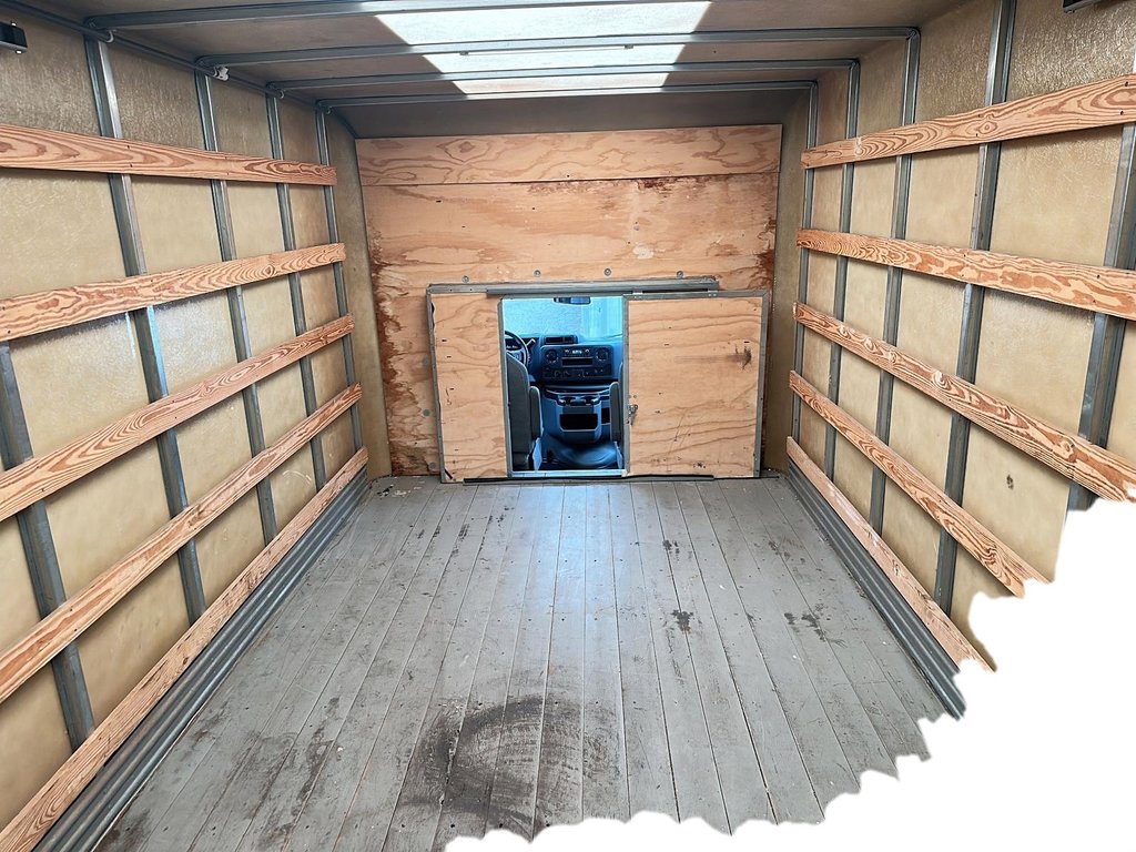 2022 Ford E-Series Cutaway E-450 DRW Super Duty CA 176WB in Stratford, Ontario - 15 - w1024h768px
