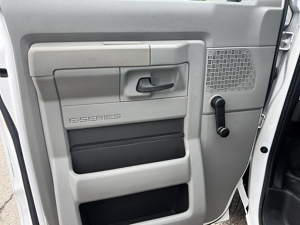 2022 Ford E-Series Cutaway E-450 DRW Super Duty CA 176WB in Stratford, Ontario - 10 - w1024h768px