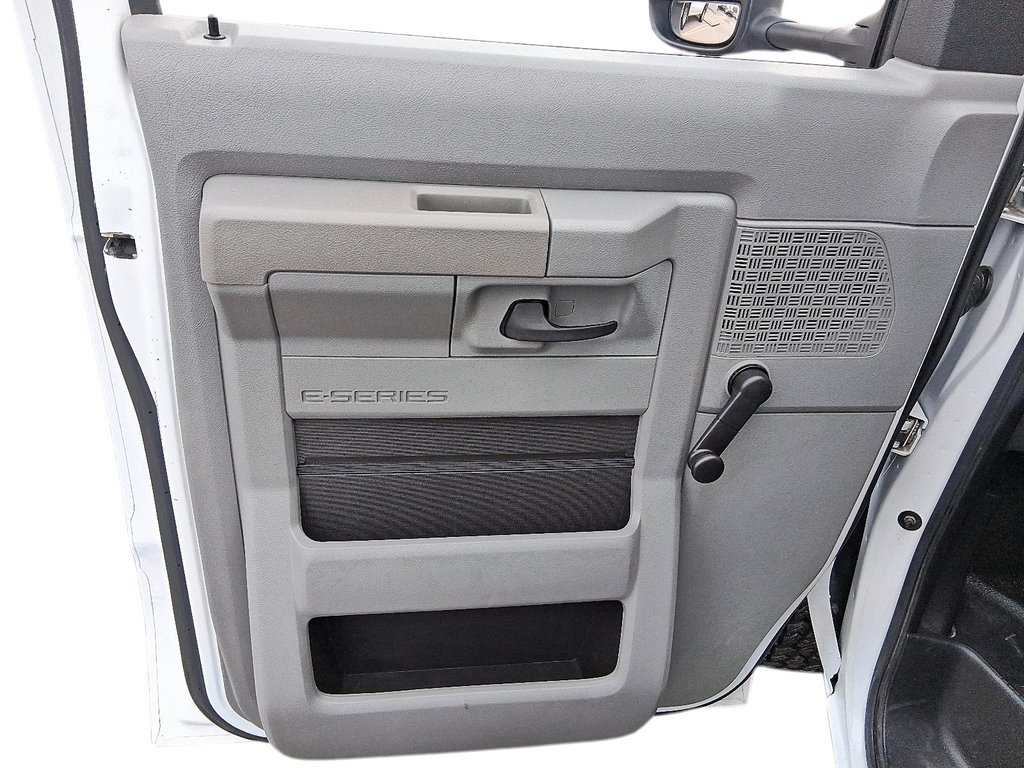 2022 Ford E-series Cutaway E-450 DRW Super Duty CA 176WB in Stratford, Ontario - 10 - w1024h768px