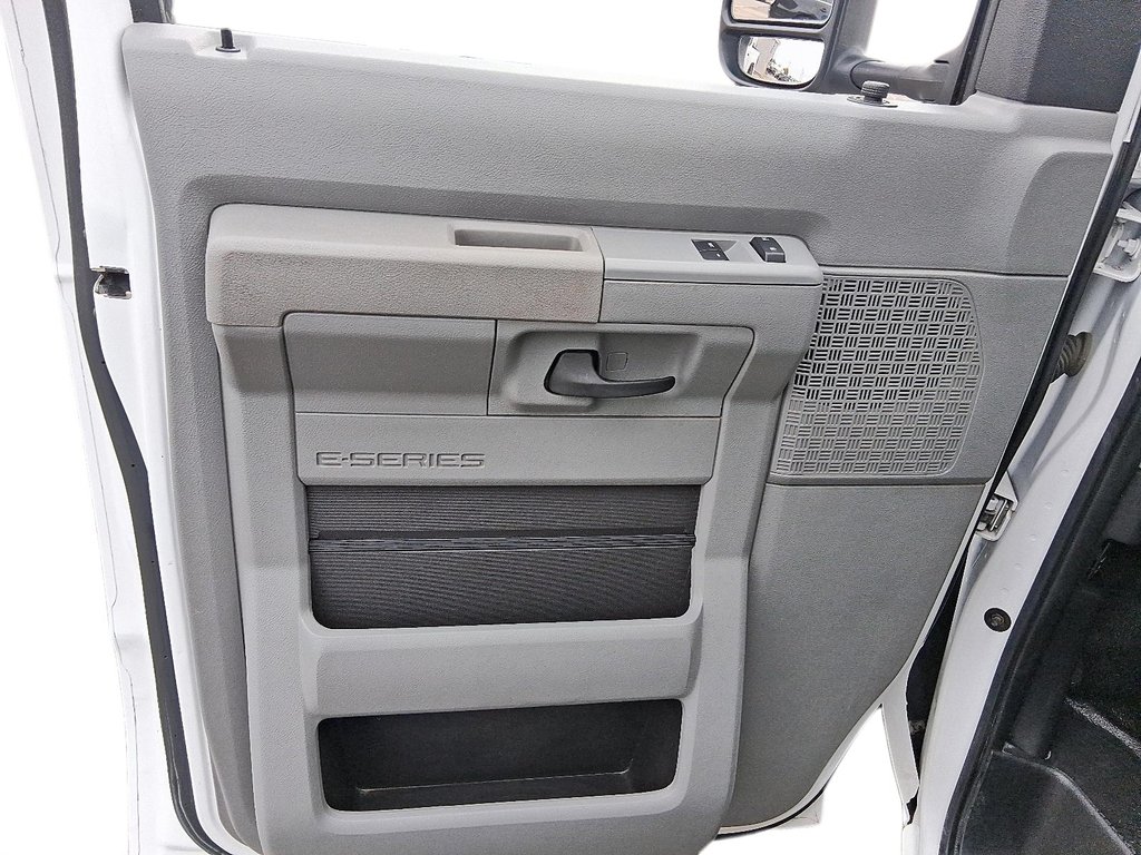 2023 Ford E-series Cutaway E-450 DRW Super Duty CA 176WB in Stratford, Ontario - 10 - w1024h768px