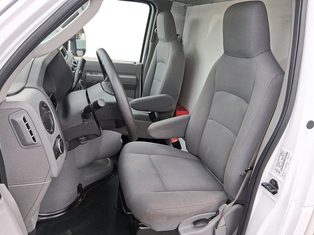 2023 Ford E-series Cutaway E-450 DRW Super Duty CA 176WB in Stratford, Ontario - 8 - w1024h768px