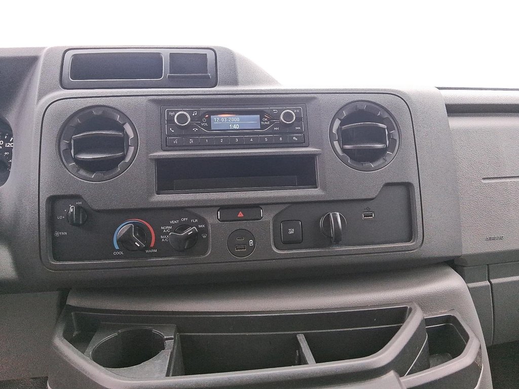 2023 Ford E-series Cutaway E-450 DRW Super Duty CA 176WB in Stratford, Ontario - 14 - w1024h768px