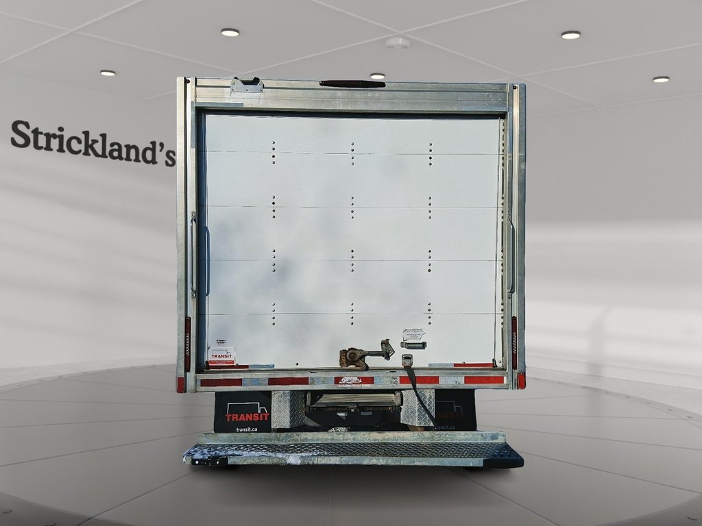 2023 Ford E-series Cutaway E-450 DRW Super Duty CA 176WB in Stratford, Ontario - 3 - w1024h768px