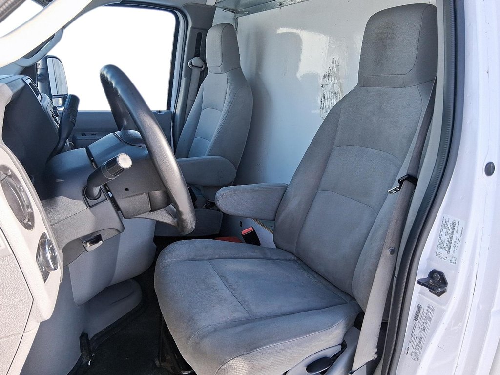 2023 Ford E-series Cutaway E-450 DRW Super Duty CA 176WB in Stratford, Ontario - 9 - w1024h768px