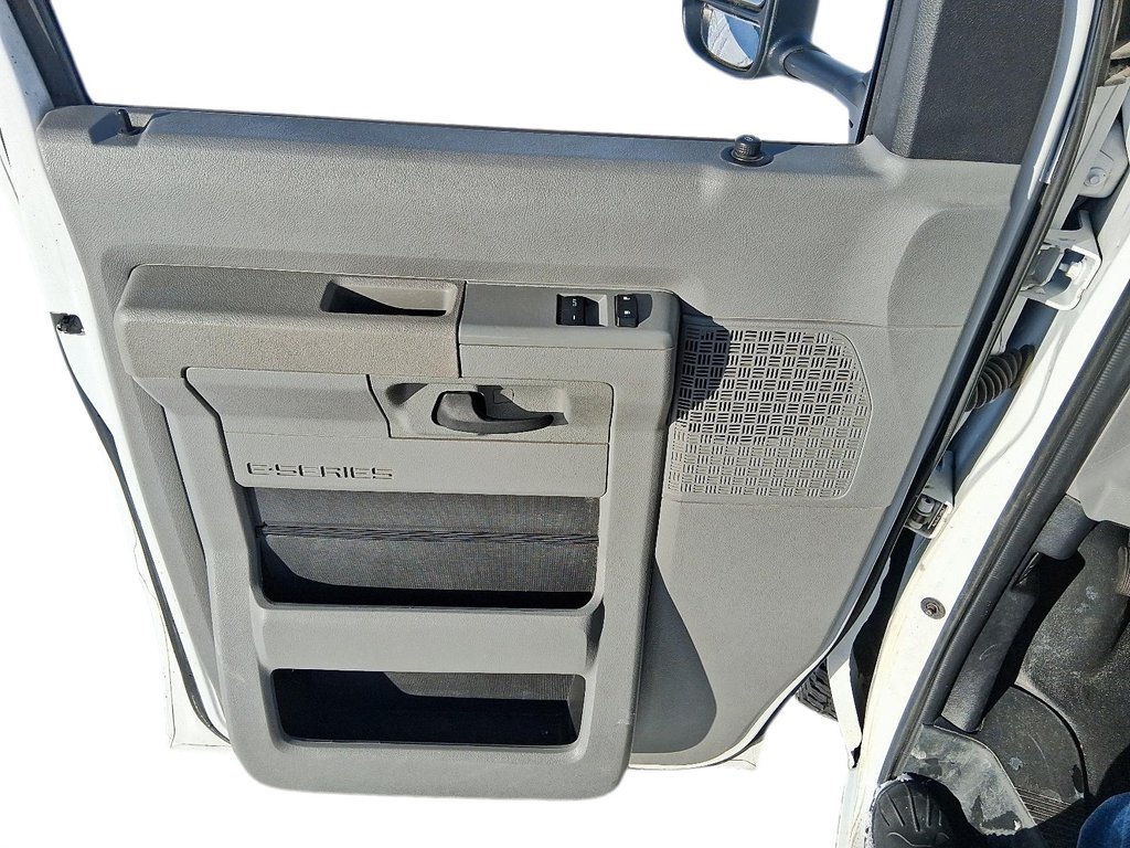 2023 Ford E-series Cutaway E-450 DRW Super Duty CA 176WB in Stratford, Ontario - 11 - w1024h768px