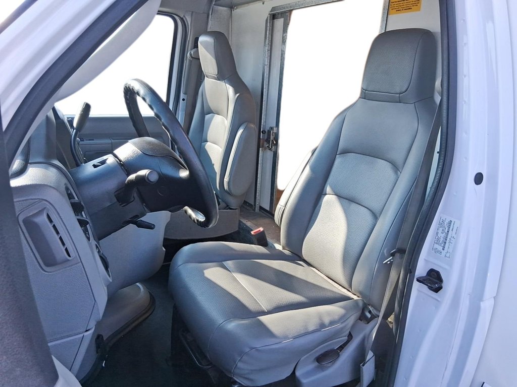 2018 Ford Econoline Van Cutaway E-450 DRW in Stratford, Ontario - 8 - w1024h768px