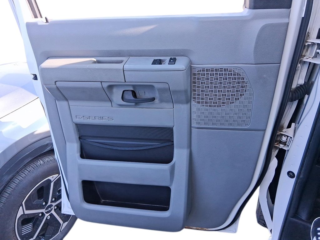 2018 Ford Econoline Van Cutaway E-450 DRW in Stratford, Ontario - 10 - w1024h768px