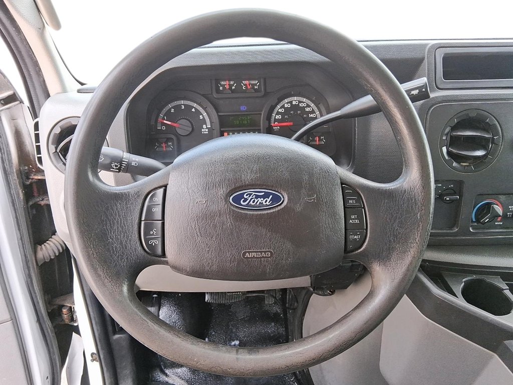 2018 Ford Econoline Van Cutaway E-450 DRW in Stratford, Ontario - 12 - w1024h768px