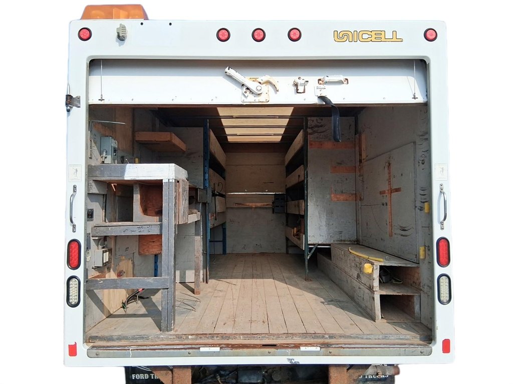 2018 Ford Econoline Van Cutaway E-450 DRW in Stratford, Ontario - 6 - w1024h768px