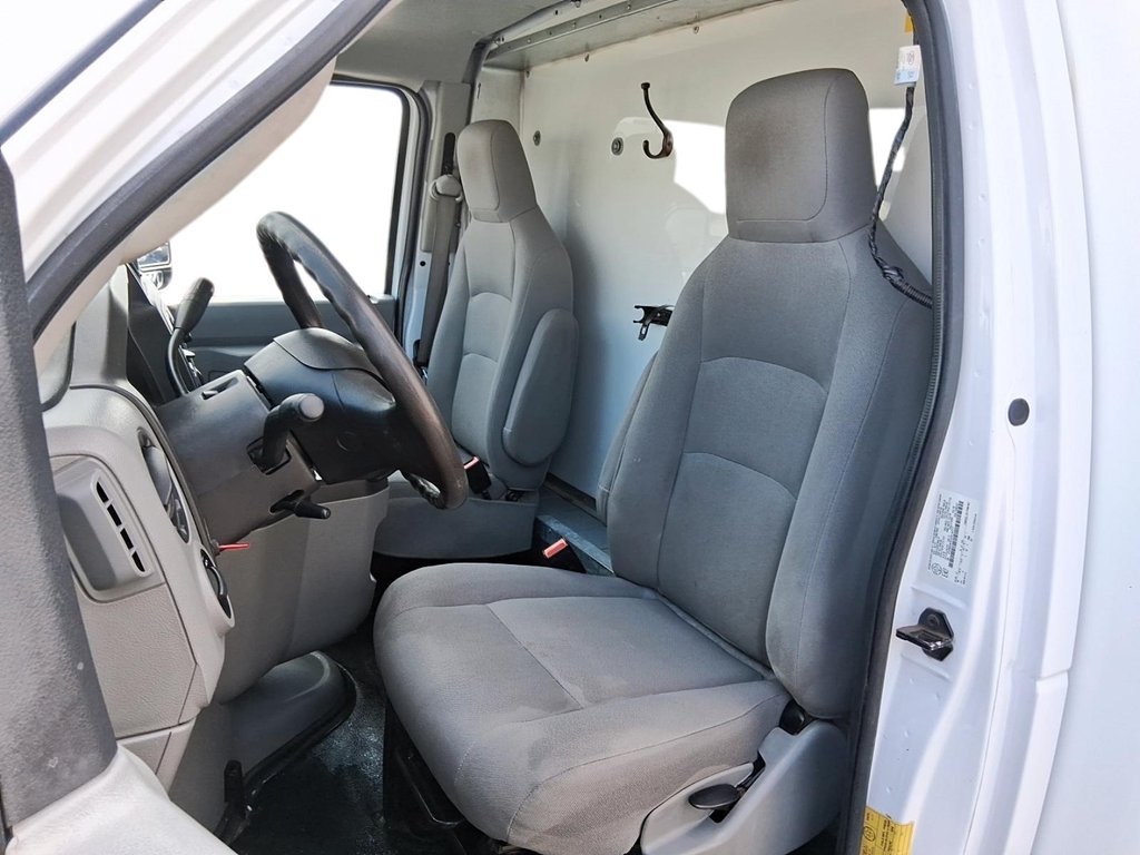 2018 Ford Econoline Van Cutaway E-450 DRW in Stratford, Ontario - 9 - w1024h768px