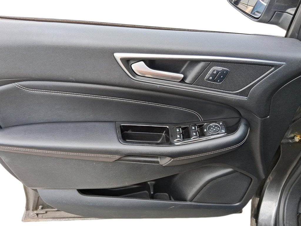 2016 Ford Edge Titanium - FWD in Stratford, Ontario - 11 - w1024h768px