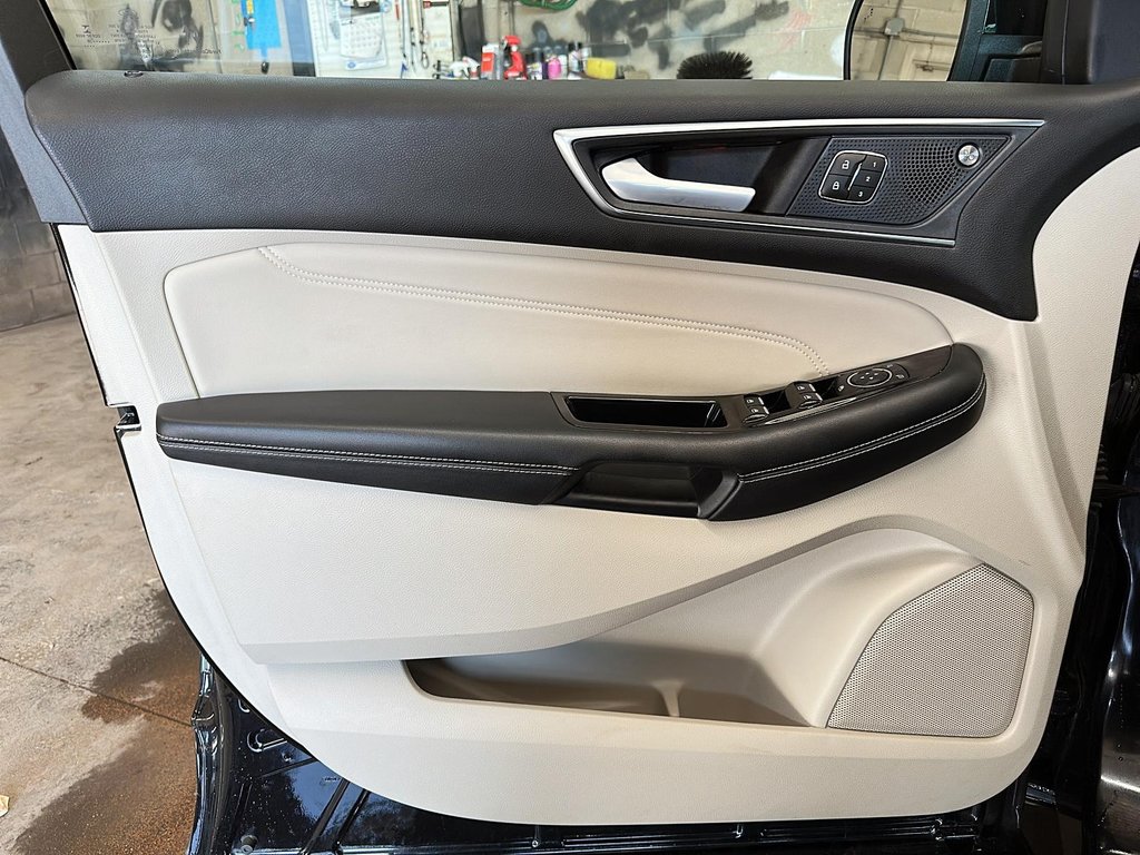 2020 Ford Edge Titanium - AWD in Stratford, Ontario - 10 - w1024h768px