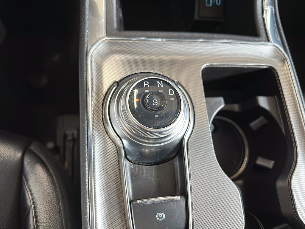 2023 Ford Edge Titanium AWD in Stratford, Ontario - 14 - w1024h768px