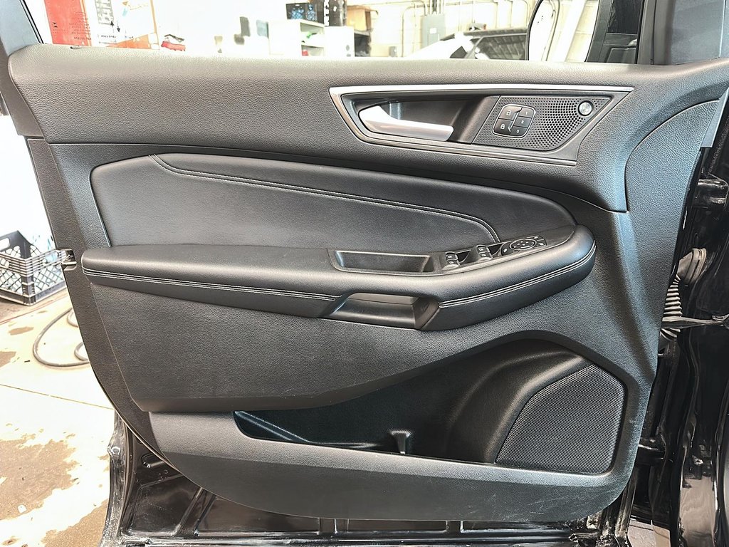 2023 Ford Edge Titanium AWD in Stratford, Ontario - 10 - w1024h768px