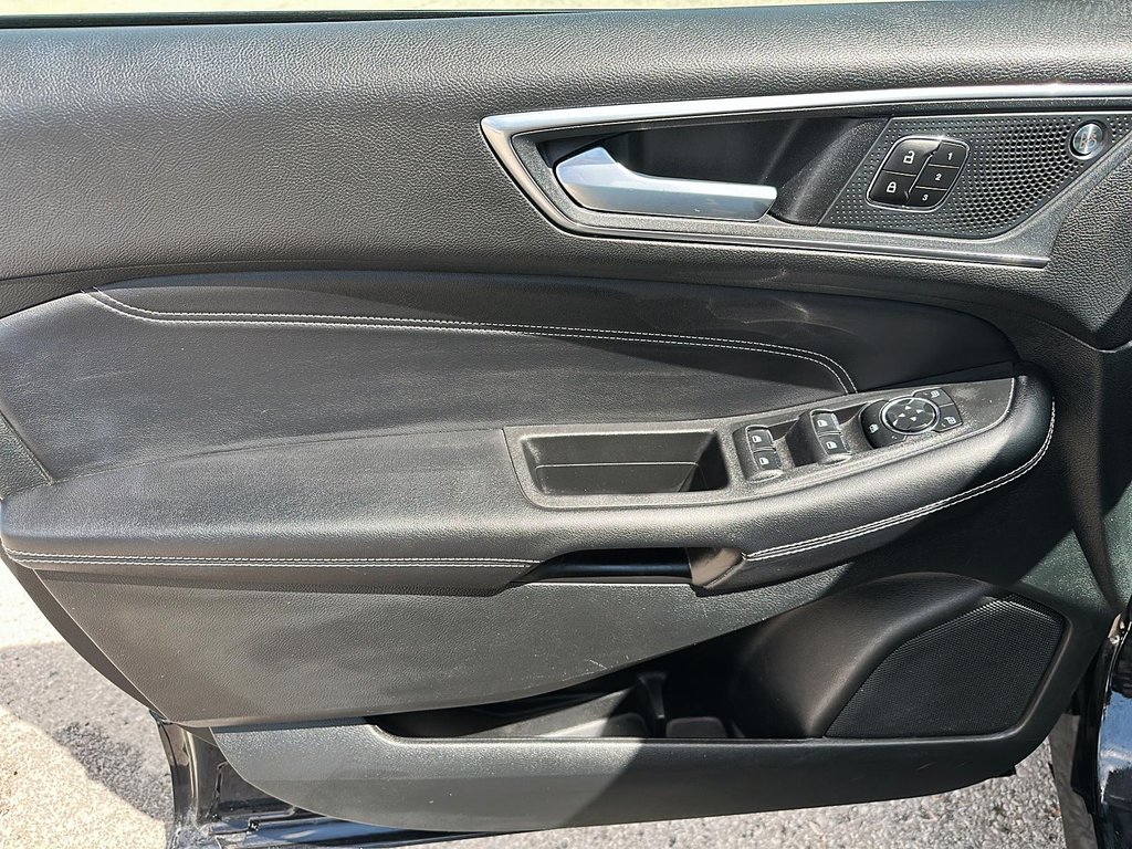 2023 Ford Edge Titanium AWD in Stratford, Ontario - 10 - w1024h768px
