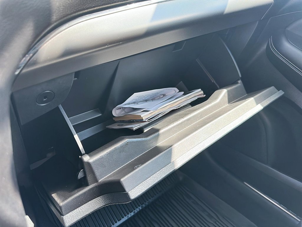 2023 Ford Edge Titanium AWD in Stratford, Ontario - 15 - w1024h768px