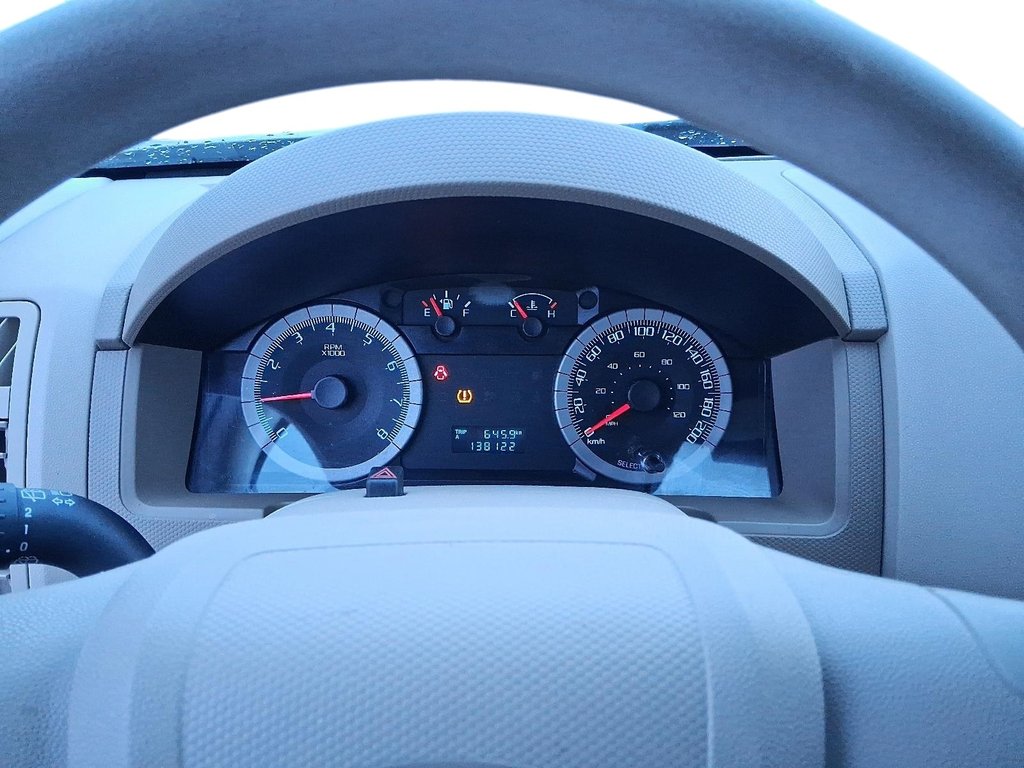 2009 Ford Escape XLT 4Dr 2WD 4CYL in Stratford, Ontario - 14 - w1024h768px