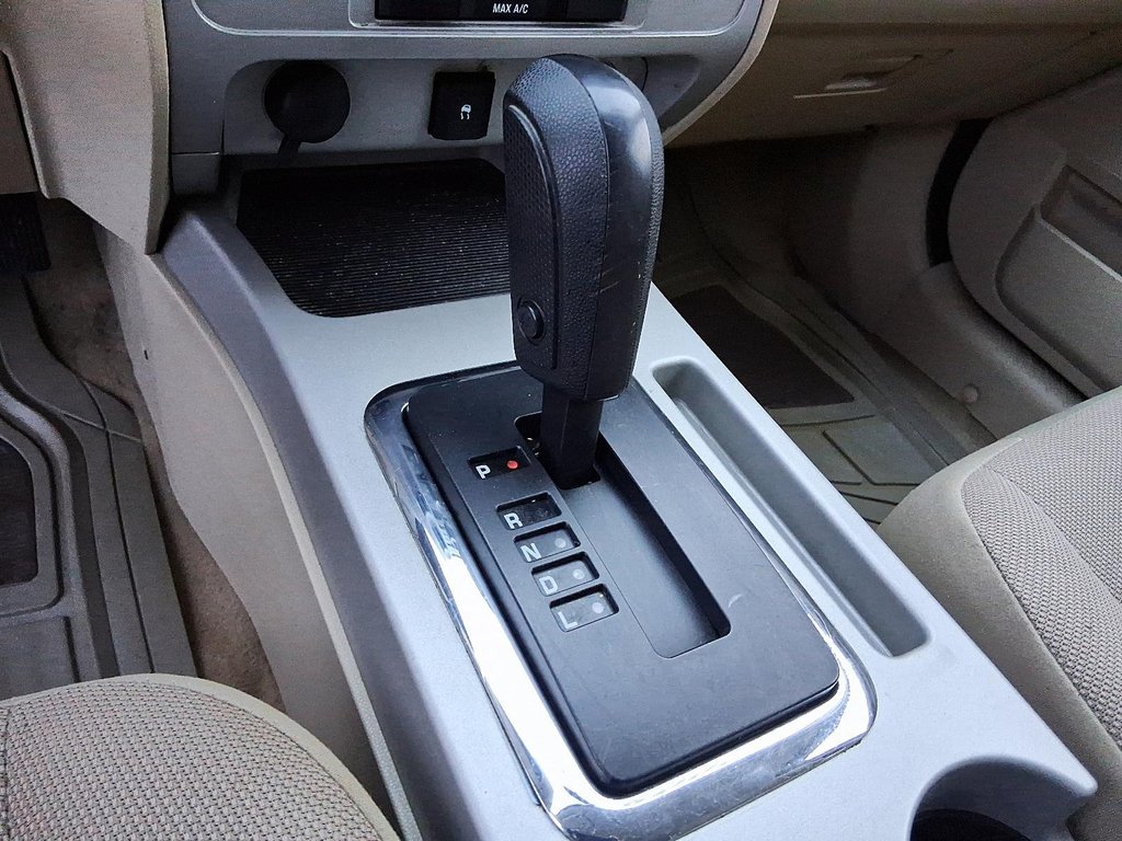 2009 Ford Escape XLT 4Dr 2WD 4CYL in Stratford, Ontario - 16 - w1024h768px