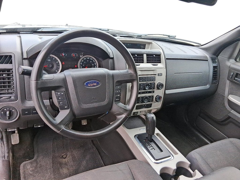 2011 Ford Escape XLT 4Dr FWD 5sp in Stratford, Ontario - 9 - w1024h768px