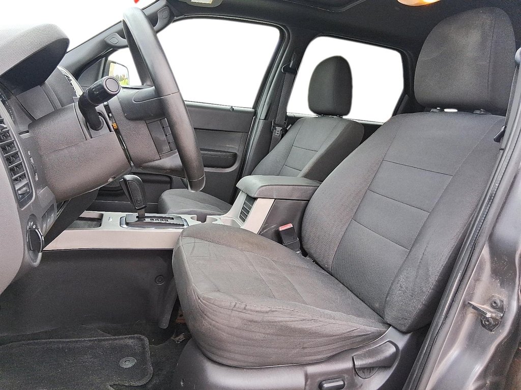 2011 Ford Escape XLT 4Dr FWD 5sp in Stratford, Ontario - 8 - w1024h768px