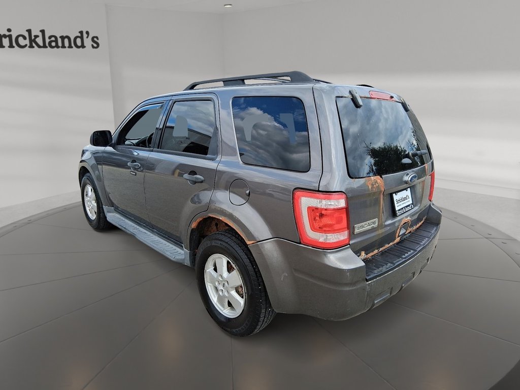 2011 Ford Escape XLT 4Dr FWD 5sp in Stratford, Ontario - 4 - w1024h768px