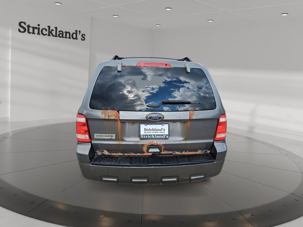 2011 Ford Escape XLT 4Dr FWD 5sp in Stratford, Ontario - 3 - w1024h768px
