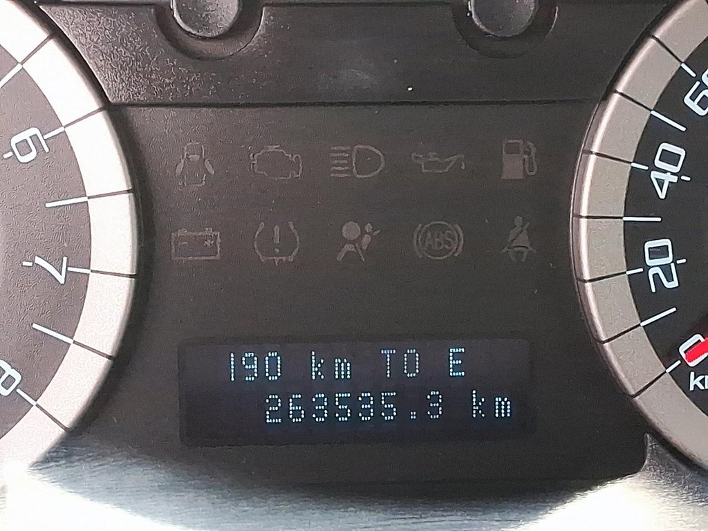 2011 Ford Escape XLT 4Dr FWD 5sp in Stratford, Ontario - 12 - w1024h768px