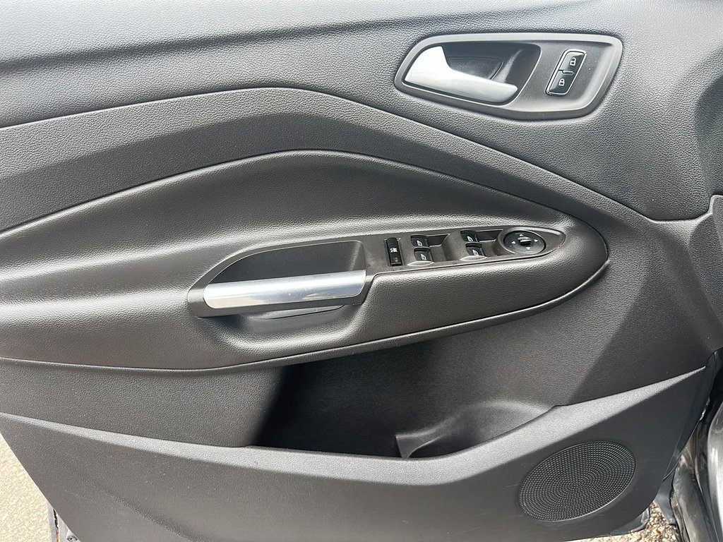 2014 Ford Escape SE - 4WD in Stratford, Ontario - 10 - w1024h768px