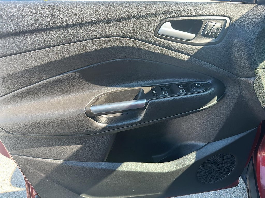 2017 Ford Escape Titanium - FWD in Stratford, Ontario - 10 - w1024h768px