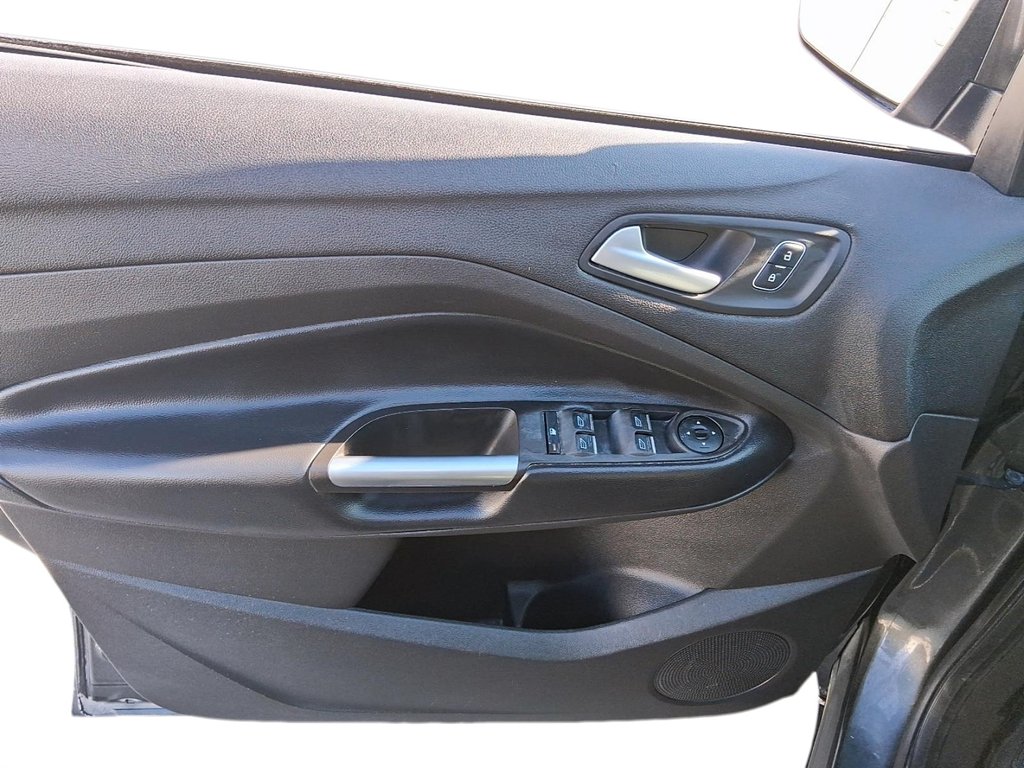 2019 Ford Escape SE - FWD in Stratford, Ontario - 11 - w1024h768px