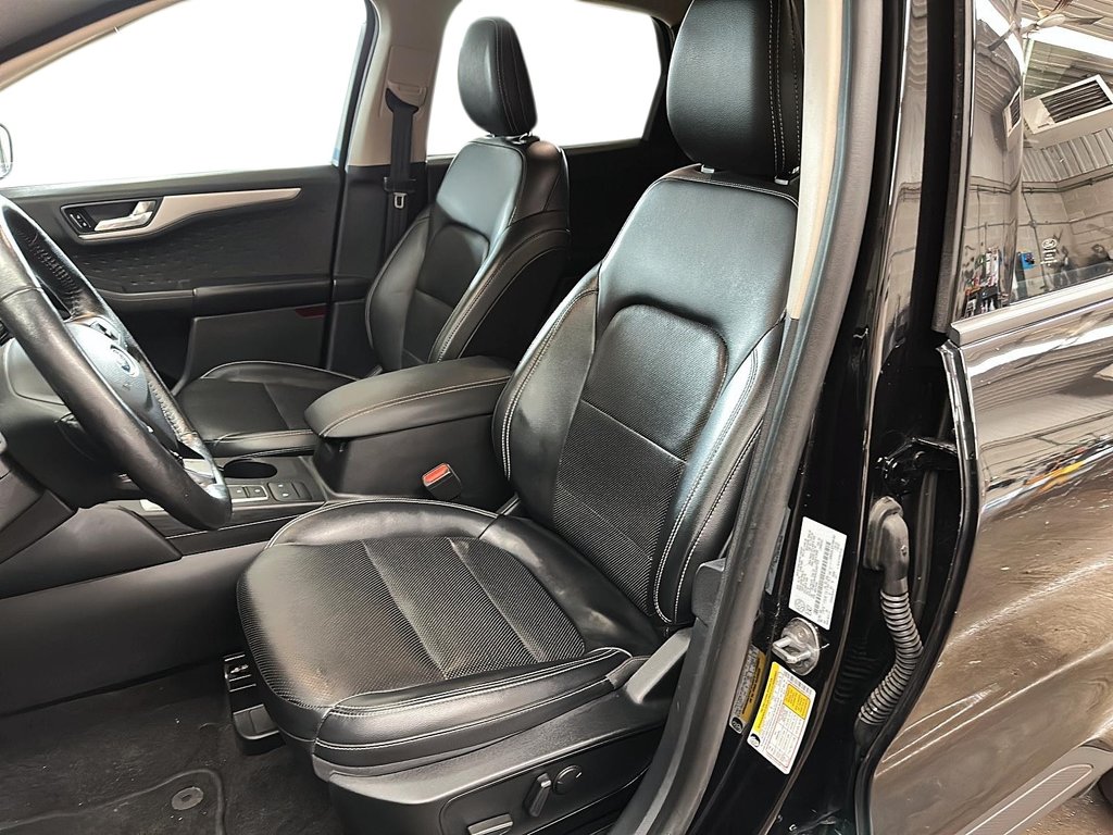 2020 Ford Escape SEL - AWD in Stratford, Ontario - 8 - w1024h768px